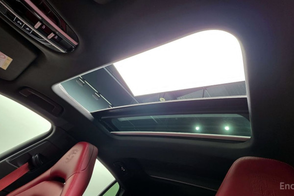 2022 Porsche Panamera с пробегом 12 320 км