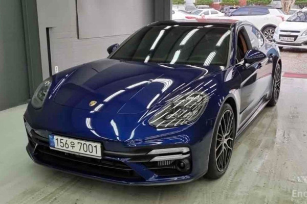 2022 Porsche Panamera с пробегом 25 748 км