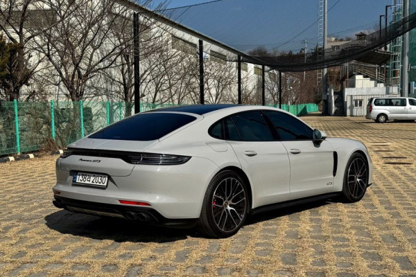 2021 Porsche Panamera с пробегом 21 950 км