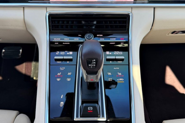 2022 Porsche Panamera с пробегом 36 200 км