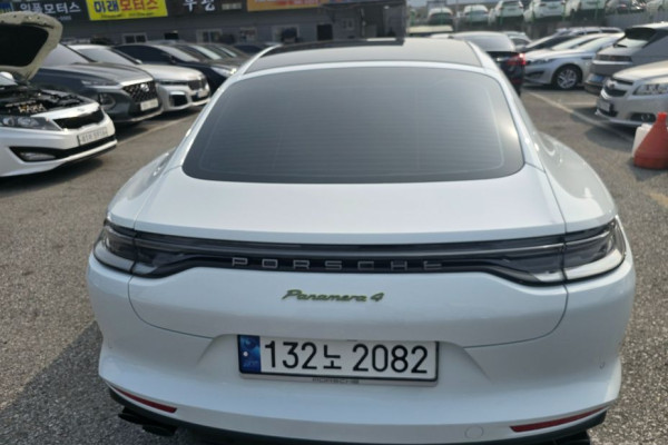 2022 Porsche Panamera с пробегом 37 724 км