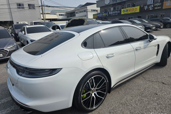 2022 Porsche Panamera с пробегом 37 724 км