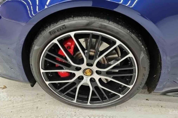 2022 Porsche Panamera с пробегом 25 748 км