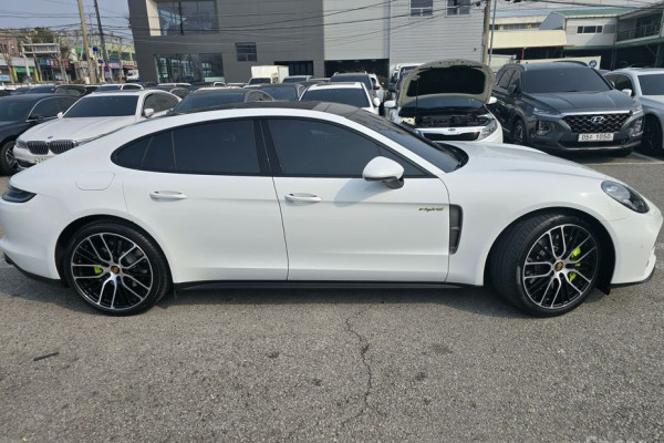 2022 Porsche Panamera с пробегом 37 724 км