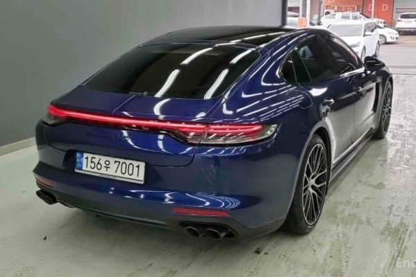 2022 Porsche Panamera с пробегом 25 748 км