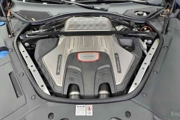 2022 Porsche Panamera с пробегом 25 748 км