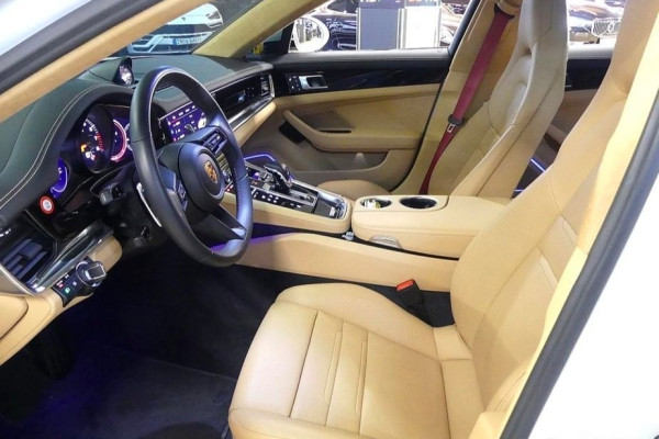 2022 Porsche Panamera с пробегом 42 000 км