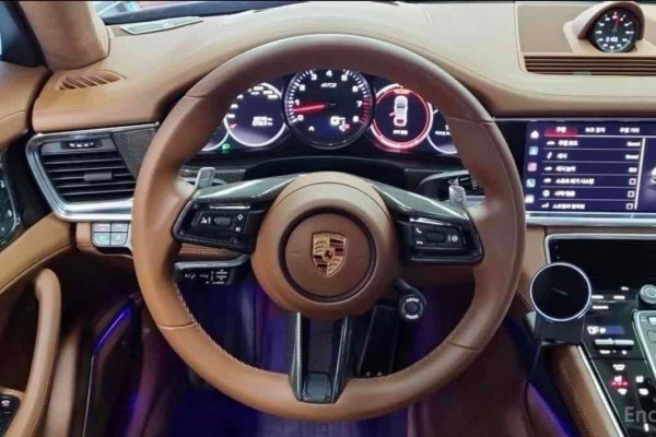 2022 Porsche Panamera с пробегом 25 748 км