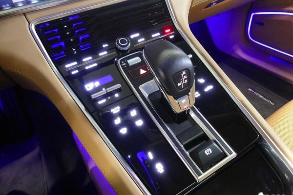 2022 Porsche Panamera с пробегом 42 000 км