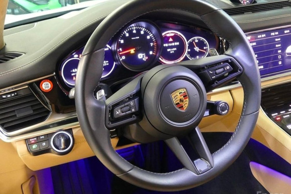 2022 Porsche Panamera с пробегом 42 000 км