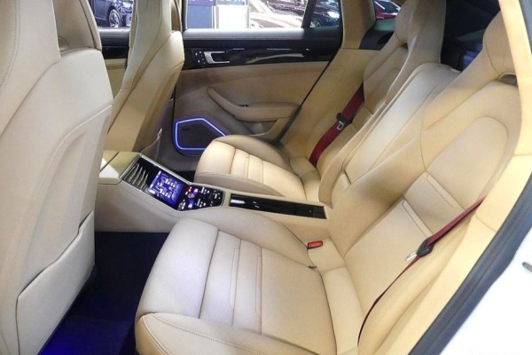 2022 Porsche Panamera с пробегом 42 000 км