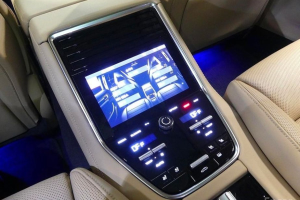 2022 Porsche Panamera с пробегом 42 000 км