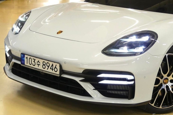 2022 Porsche Panamera с пробегом 42 000 км