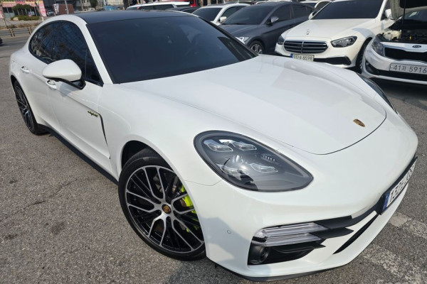 2022 Porsche Panamera с пробегом 37 724 км