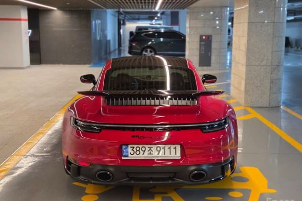 2022 Porsche 911 с пробегом 21 000 км