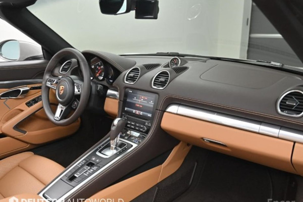 2023 Porsche 718 Spyder с пробегом 15 946 км