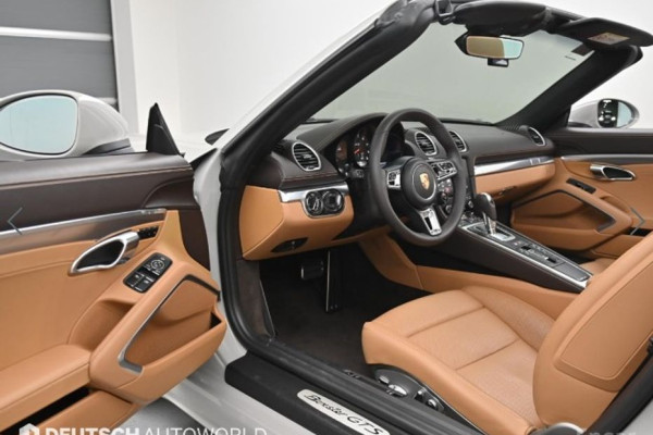 2023 Porsche 718 Spyder с пробегом 15 946 км