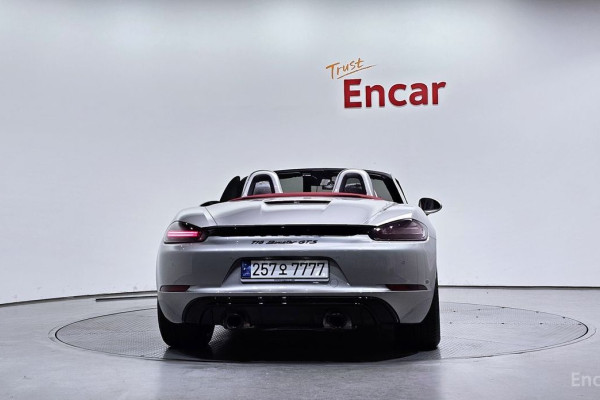 2023 Porsche 718 Spyder с пробегом 760 км