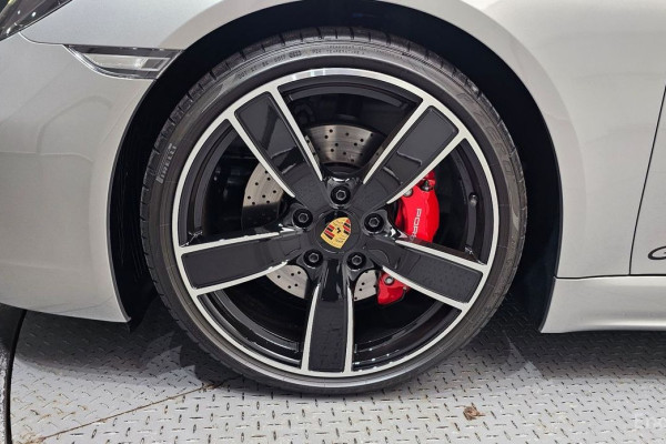 2023 Porsche 718 Spyder с пробегом 760 км