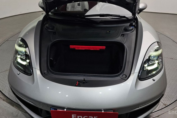 2023 Porsche 718 Spyder с пробегом 760 км