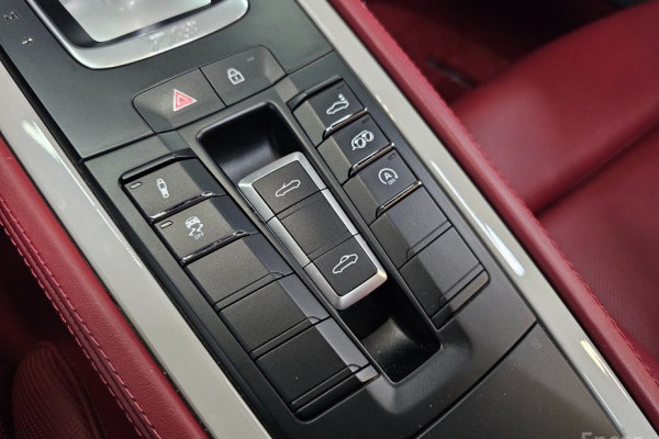 2023 Porsche 718 Spyder с пробегом 12 800 км