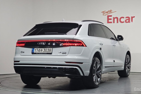 2022 Audi Q8 с пробегом 69 486 км