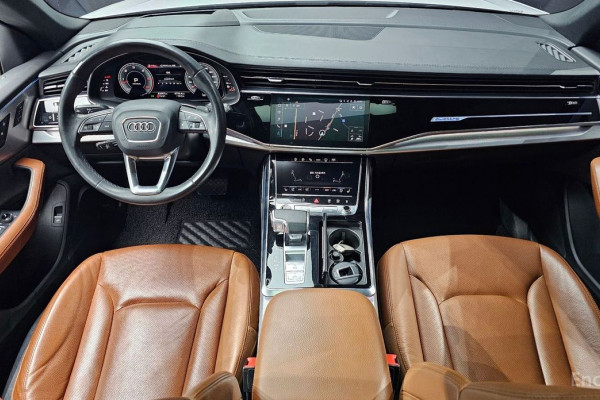 2021 Audi Q8 с пробегом 83 067 км