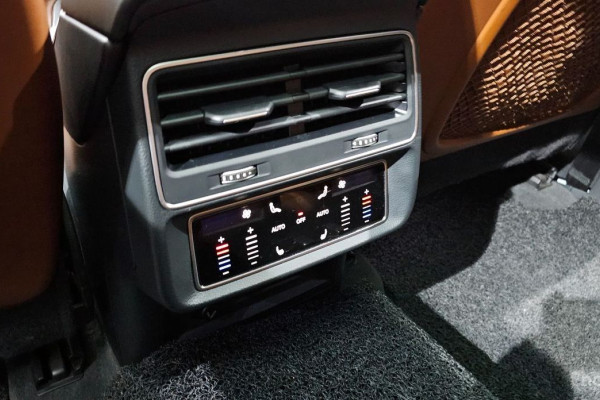 2021 Audi Q8 с пробегом 83 067 км