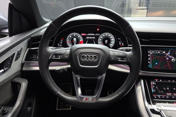 2021 Audi Q8 с пробегом 104 111 км