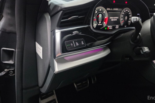 2021 Audi Q8 с пробегом 104 111 км