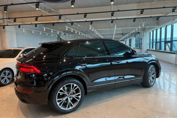 2022 Audi Q8 с пробегом 26 000 км