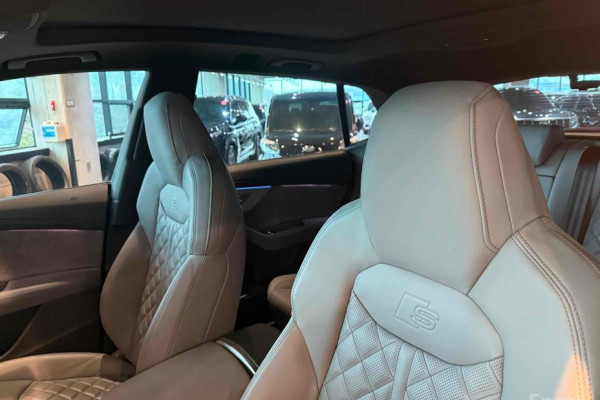 2022 Audi Q8 с пробегом 26 000 км