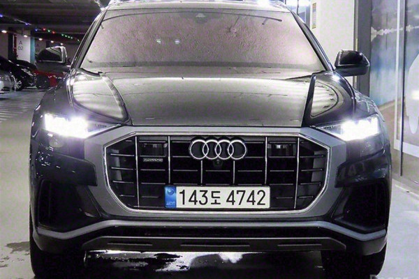 2021 Audi Q8 с пробегом 102 319 км