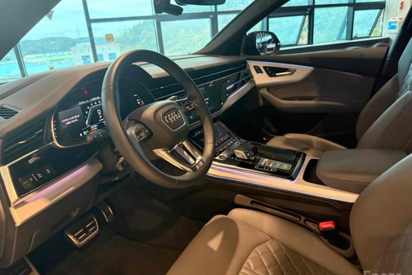 2022 Audi Q8 с пробегом 26 000 км