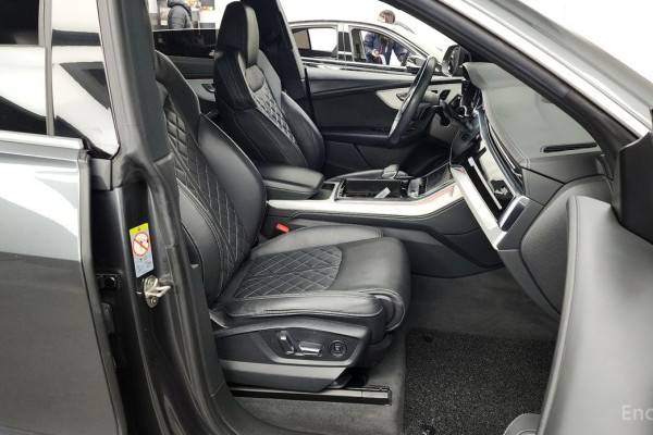 2020 Audi Q8 с пробегом 130 600 км