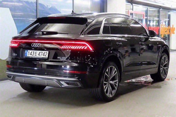 2021 Audi Q8 с пробегом 102 319 км