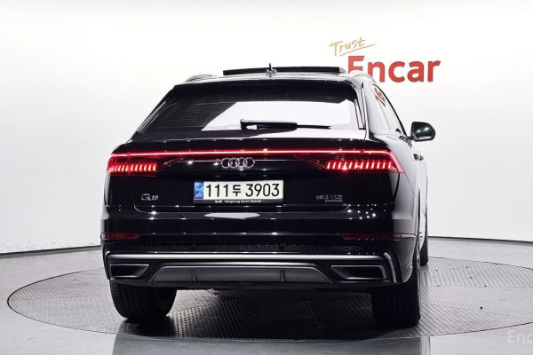 2021 Audi Q8 с пробегом 57 826 км