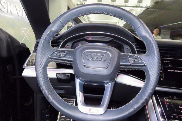 2021 Audi Q8 с пробегом 102 319 км