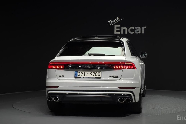 2021 Audi Q8 с пробегом 82 075 км