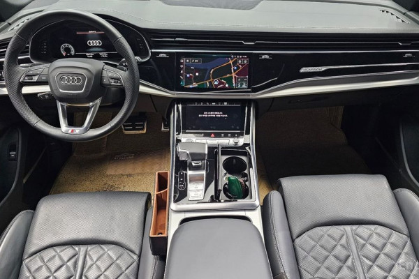 2021 Audi Q8 с пробегом 83 419 км