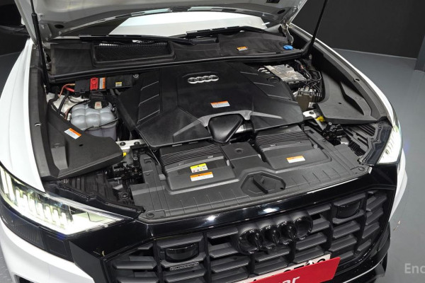 2021 Audi Q8 с пробегом 82 075 км