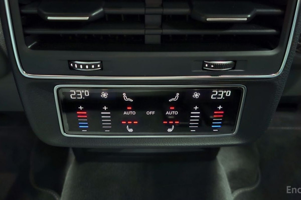 2020 Audi Q8 с пробегом 58 320 км