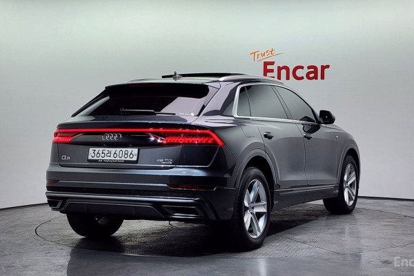 2020 Audi Q8 с пробегом 50 049 км