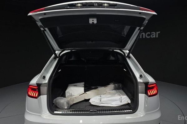 2021 Audi Q8 с пробегом 82 075 км