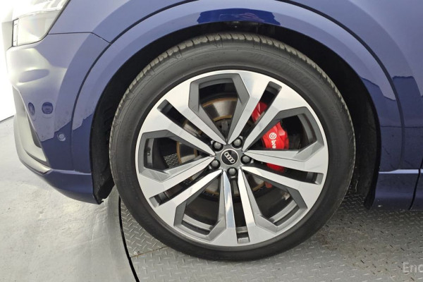 2023 Audi Q8 с пробегом 43 383 км