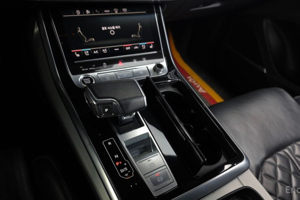 2022 Audi Q8 с пробегом 96 025 км