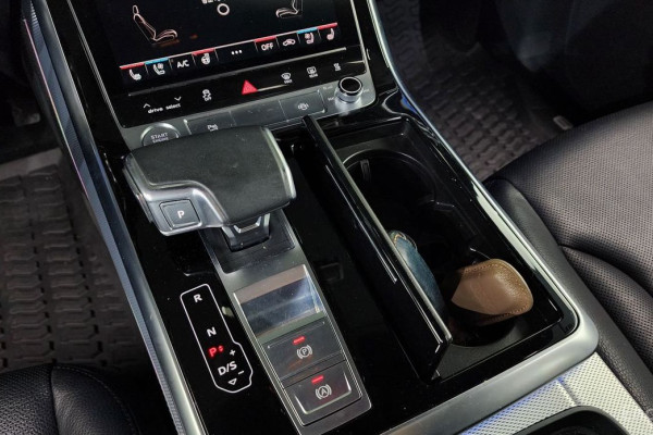 2020 Audi Q8 с пробегом 50 049 км