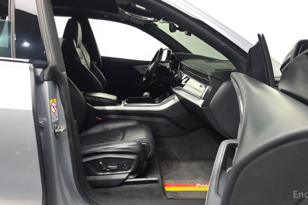 2022 Audi Q8 с пробегом 96 025 км