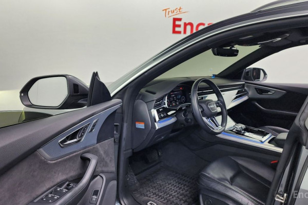 2020 Audi Q8 с пробегом 50 049 км
