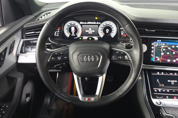 2022 Audi Q8 с пробегом 96 025 км
